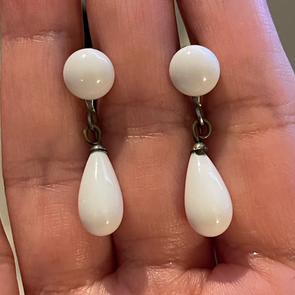 1940s Japanese white glass silver tone drop screw back earrings